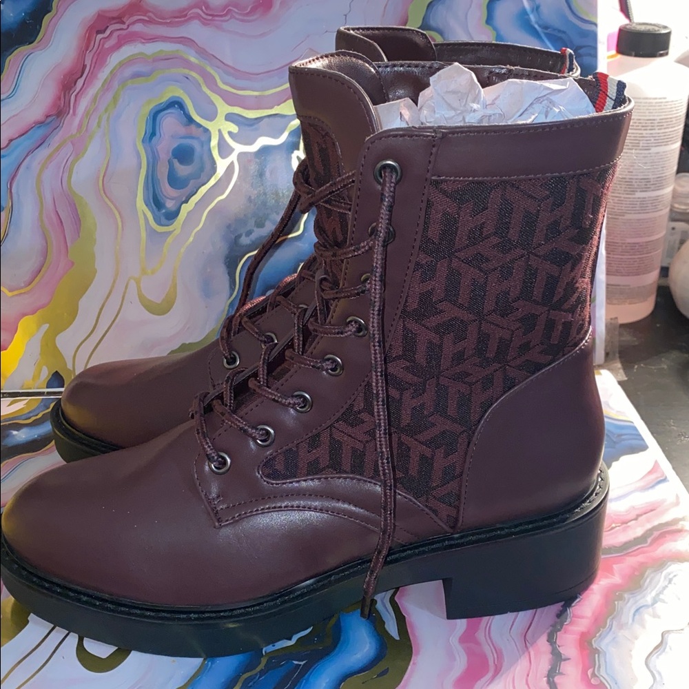 tommy hildiger twyaiki boots color wine size 9